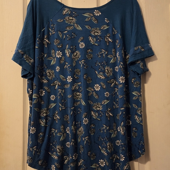 Lane Bryant Raglan Style Tee - Picture 2 of 4